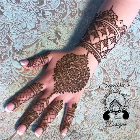 6_Symmetric Mehndi Designs  Same Mehndi Design on Both Hands 2