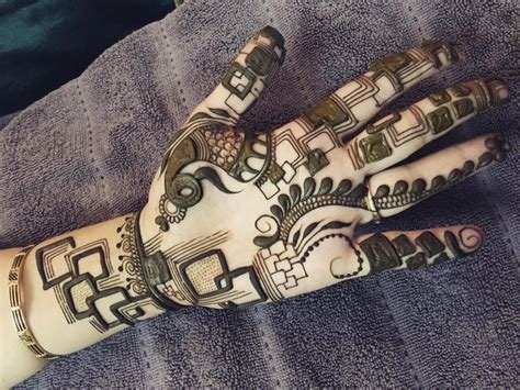 7_85 Unique Mehendi Designs Highly Admired On Instagram