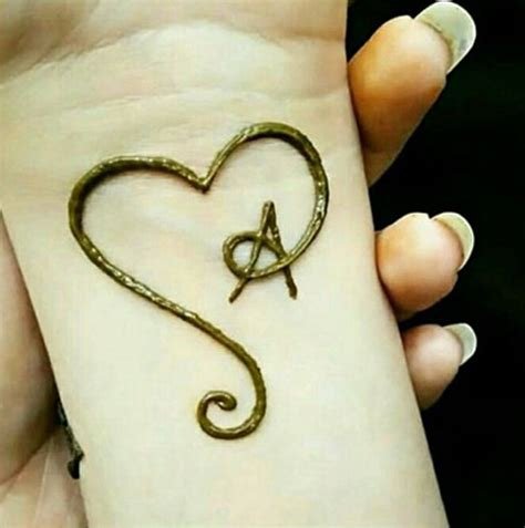 2_10 Unique A Letter Mehndi Designs With Pictures