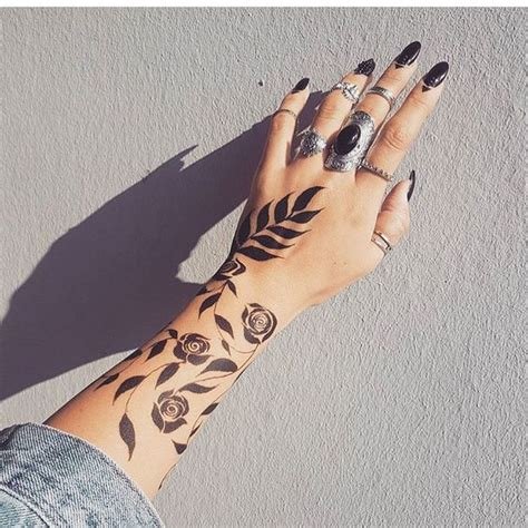 10_Abstract Mehndi Designs Using Floral And Leaf Patterns