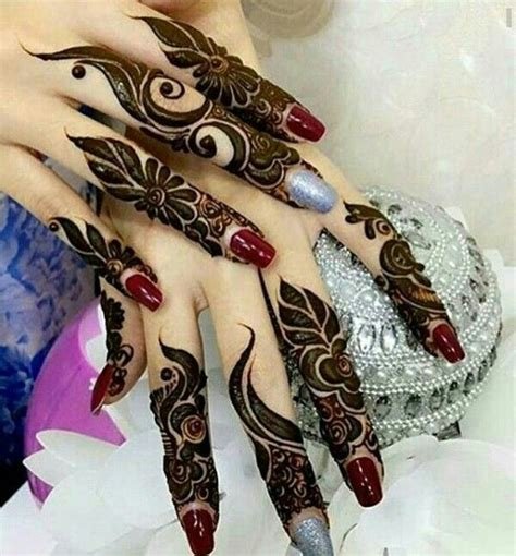11_Pleasing Leaf Style Eid Mehndi Designs  Leaf Style Eid Mehndi Designs