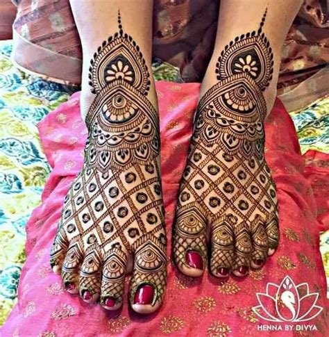 6_25 Stunning Ankle Mehndi Designs  Fabbon