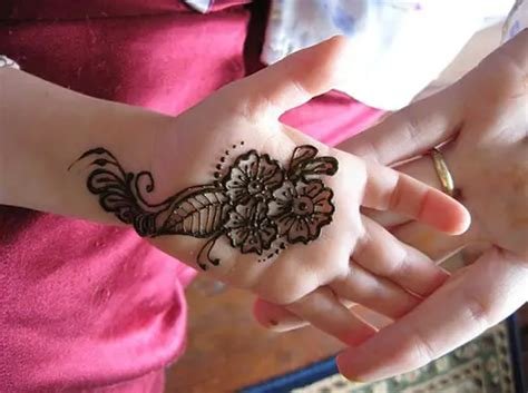 12_51 Easy  Simple Mehndi Designs for Kids