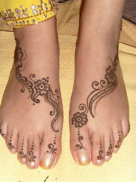13_30 Mind Blowing Leg And Foot Mehndi Designs For Brides