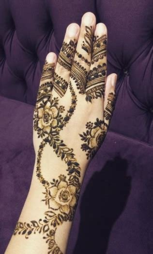 12_Karwa Chauth Mehndi Design Simple Unique and Latest Mehndi Designs