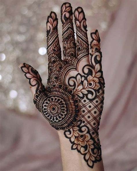 7_Mehndi Designs For Mom