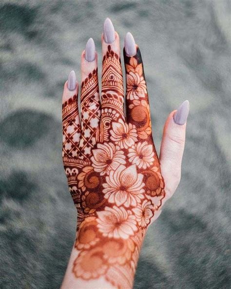 12_Mehndi Designs For Mom