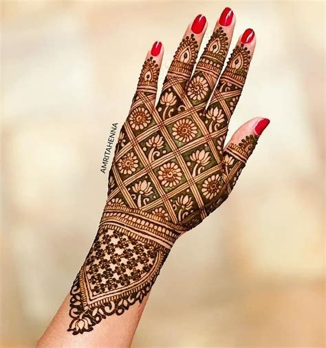 12_Simple  Stylish Front Hand Mehndi Designs 2023