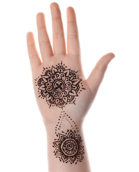 4_51 Easy  Simple Mehndi Designs for Kids