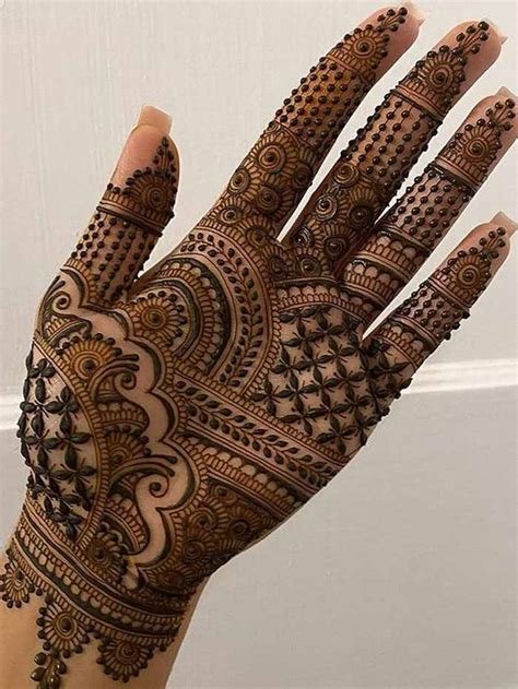 1_Stunning Mehendi Designs For Brides With Thin Hands  HerZindagi