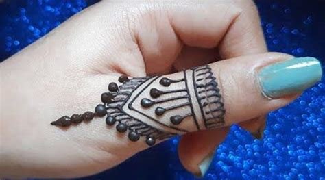 7_Easy Thumb Mehndi Designs for GirlsMahndidesigncom