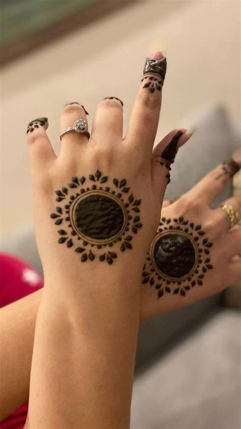 13_Gol Tikki Mandala Mehndi Design with Bangle  K4 Fashion