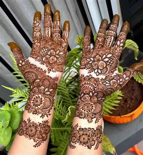 11_109 Best Khafif Mehndi Designs 2024 Stylish Bridal Design For Back