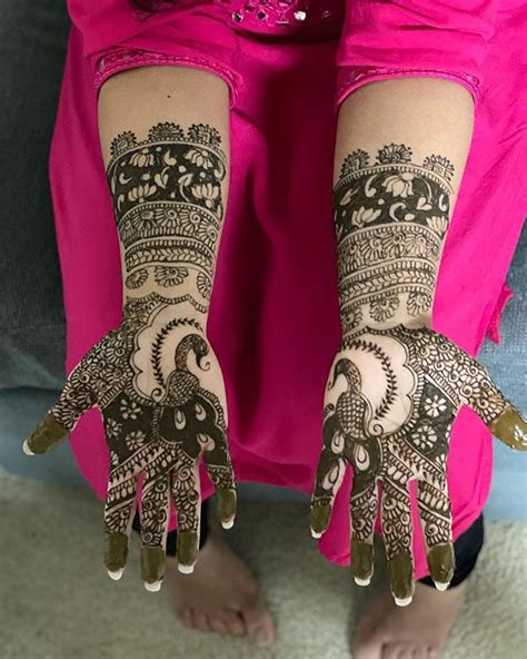 13_Simple Mehndi Designs for Left Hand Palm by Henna Artists