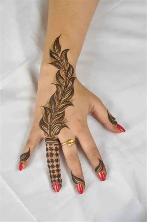 15_20 Latest and stylish one line Mehndi Designs for Hands