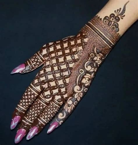 12_20 Beautiful Bold and Thick Mehndi Design for Special Events