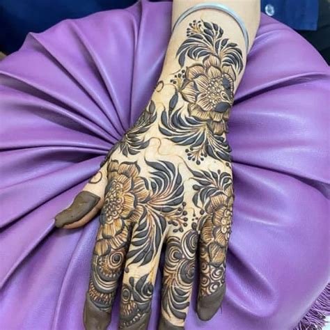 15_20 Beautiful Bold and Thick Mehndi Design for Special Events