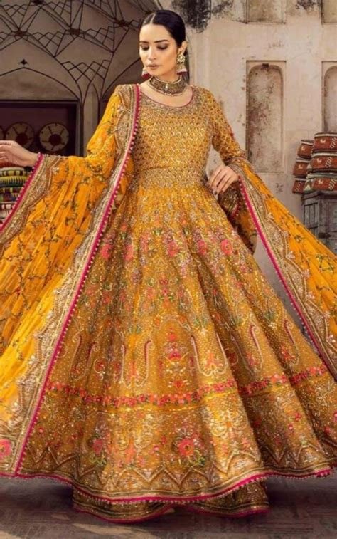 1_Mehndi Dress Design  Bridal Mehndi Dresses  Pakistani Mehndi Dresses