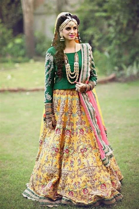 3_New Mehndi Dresses 2017 for Bride by Pakistani Designers