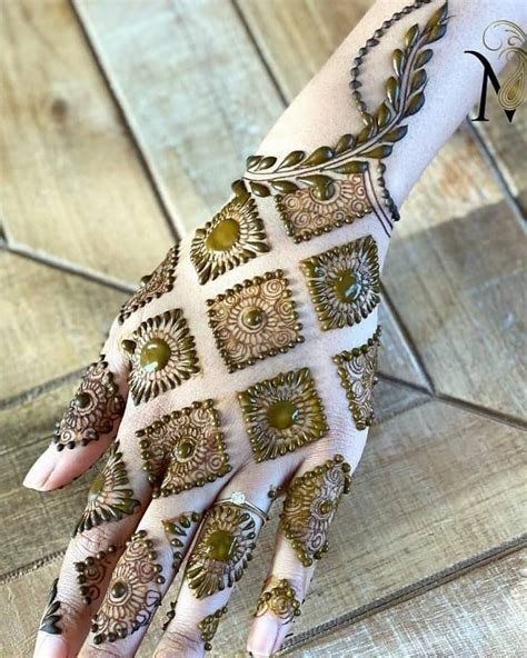 7_Beautiful  Simple Mehndi Designs for Hand  K4 Fashion