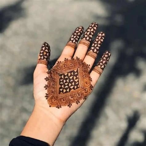 6_New Hatheli Mehndi Design for All Festive Celebrations
