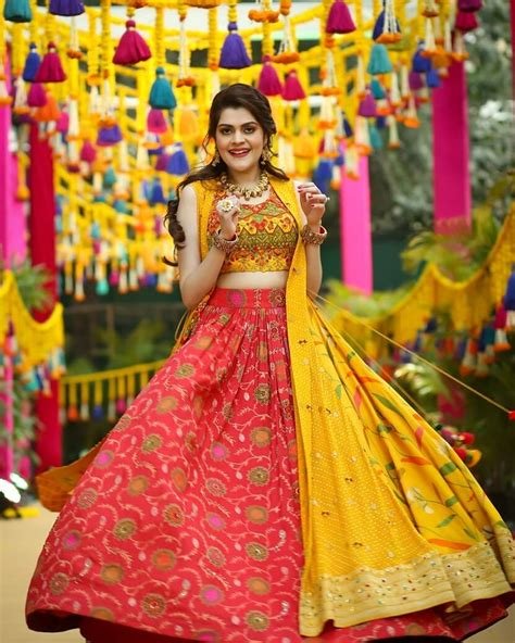 3_Mehndi Lehenga Designs For Bride  atelieryuwaciaojp