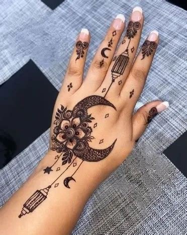 1_Stunning Moon Mehndi Designs Celestial Elegance  mehkancom