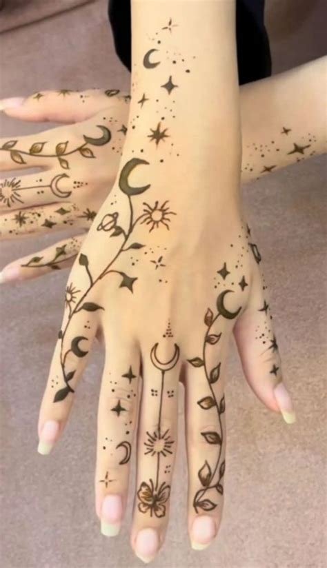 3_Stunning Moon Mehndi Designs Celestial Elegance  mehkancom