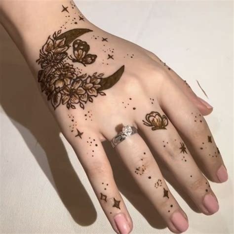 5_Stunning Moon Mehndi Designs Celestial Elegance  mehkancom