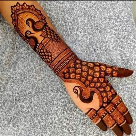 10_6 Simple And Beautiful Mor Pankh Mehndi Designs For Janmashtami 2024