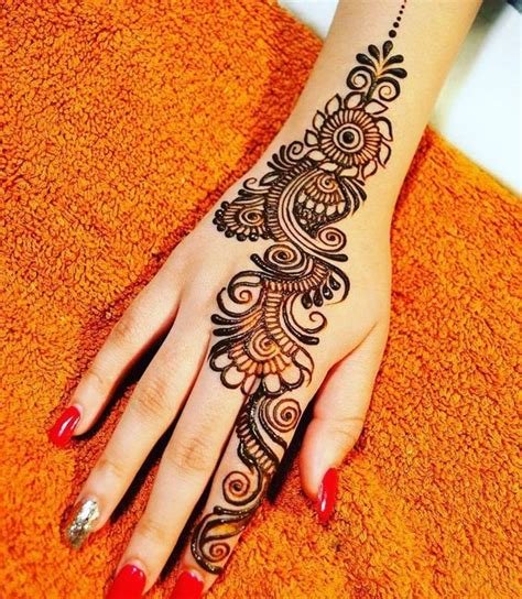 8_20 Striking One Side Mehndi Designs for BFFs of the Bride or Groom