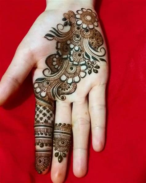 3_Simple Mylanchi Designs For Front Hand  Kerala Mehndi Designs 2024