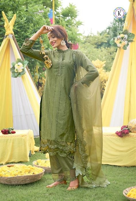 14_Simple Dress for Mehndi function  Dresses Images 2022