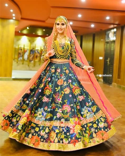 5_Simple Mehndi Suit Design Online  wwwmedialitorg