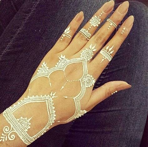 8_Beautiful  Simple Mehndi Designs for Hand  K4 Fashion