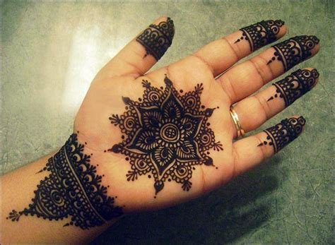 6_11 Rangoli Mehndi Designs Thatll Make You Fall In Love