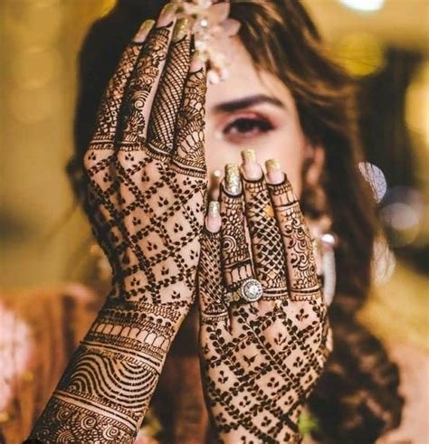 5_30 Simple Mehndi Designs For Hands That Work Wonders For The Bride And