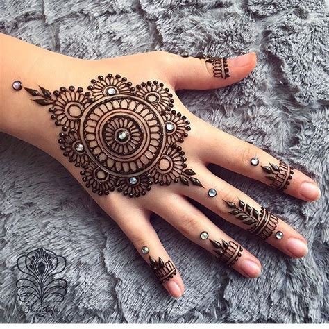 13_Simple Front Mehndi Design 10 Stunning Ideas to Elevate Your Look