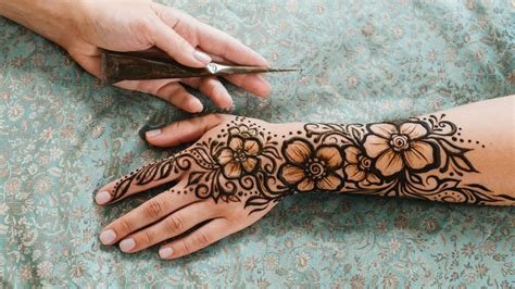 7_85 Unique Mehendi Designs Highly Admired On Instagram