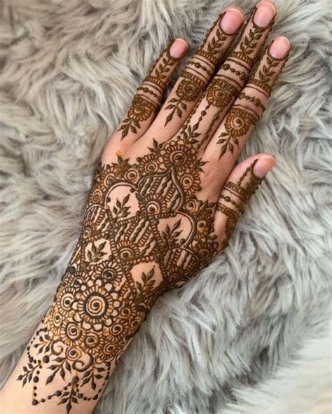 8_50 Gorgeous And Simple Henna Designs For The Minimalist Mehndi
