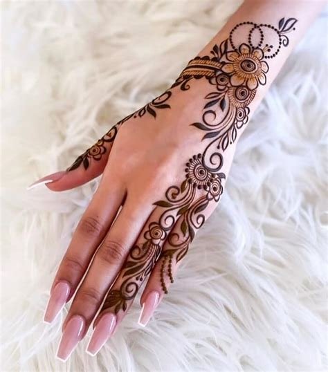 6_85 Unique Mehendi Designs Highly Admired On Instagram