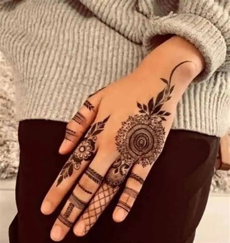 1_Ring Finger Mehndi Design Easy for Every Occasion