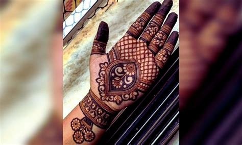 3_60 Royal Front Hand Mehndi Designs Simple Stylish Design