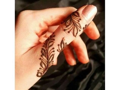 11_10 Unique Thumb Henna Tattoo Designs to Express Your Style