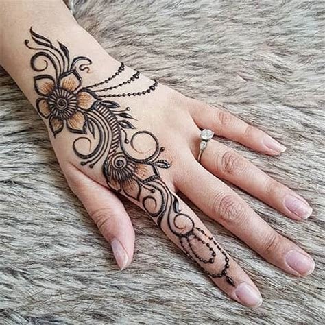 12_70 Gorgeous Back Hand Mehndi Designs That Stole Our Hearts  Pyaari