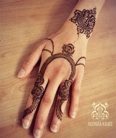 4_40 Cute Mughlai Mehndi Designs