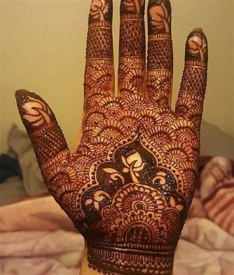 9_40 Cute Mughlai Mehndi Designs