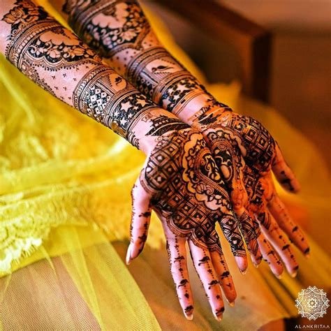 7_Bridal Mehndi Designs  9 Most Adorable Mehndi Design To Try