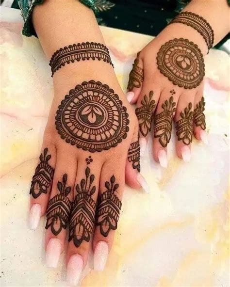 4_25 New Diwali Mehndi Designs Adorn Your Hands with Elegance