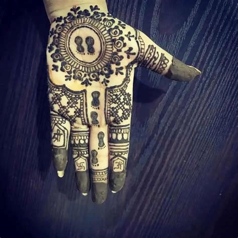 9_25 New Diwali Mehndi Designs Adorn Your Hands with Elegance